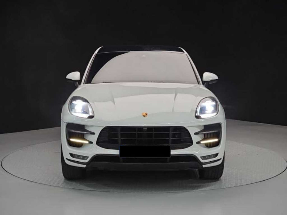 Porsche Macan — photo 01