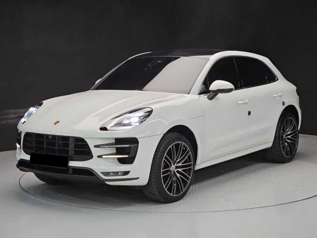 Porsche Macan — photo 02