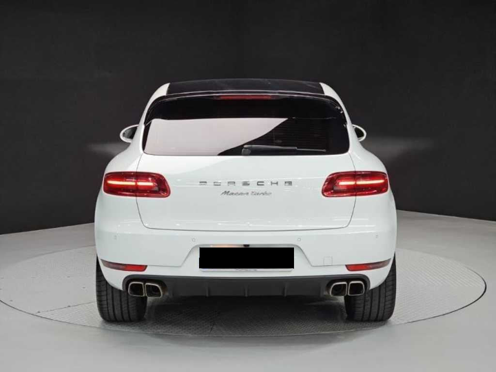 Porsche Macan — photo 03