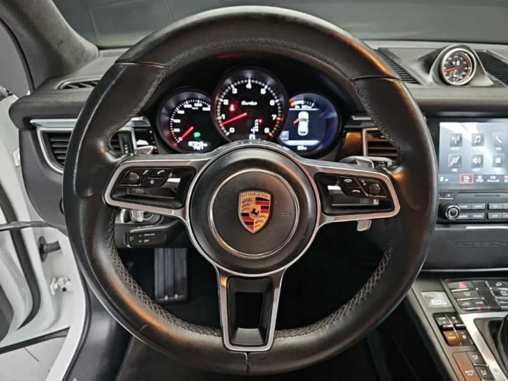 Porsche Macan — photo 06