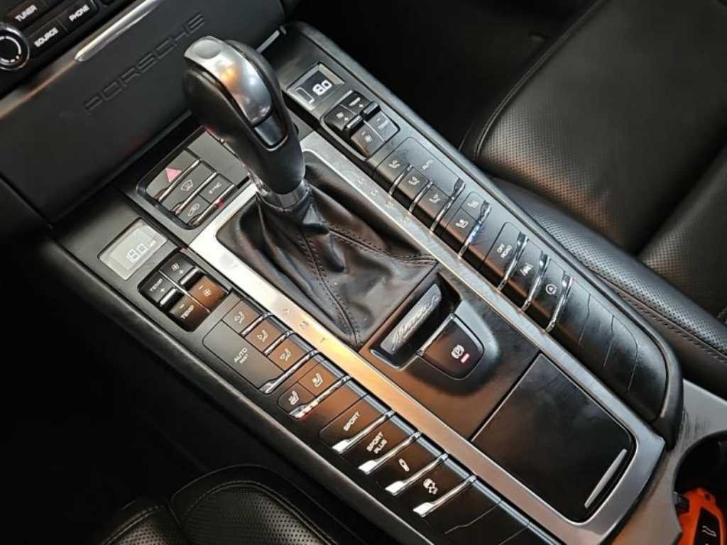 Porsche Macan — photo 13