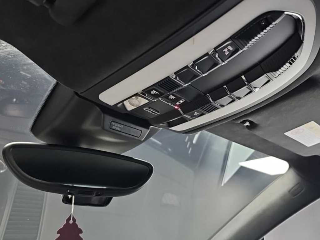 Porsche Macan — photo 16