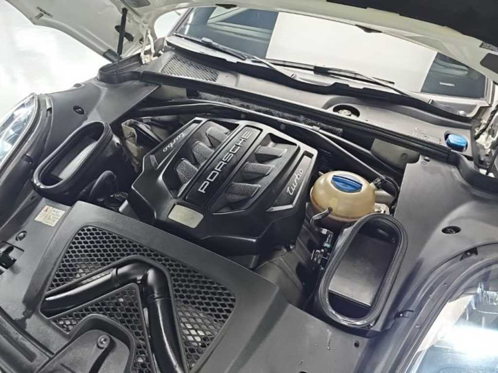 Porsche Macan — photo 19