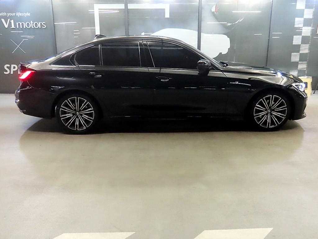 BMW 3-Series — photo 03