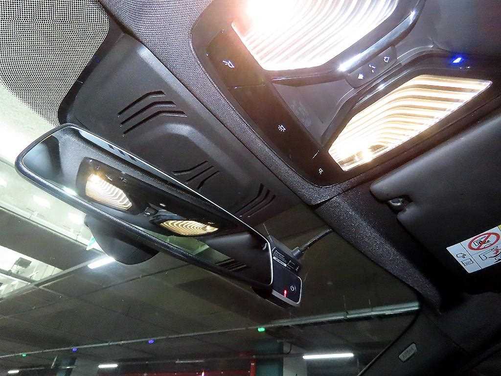 BMW 3-Series — photo 16