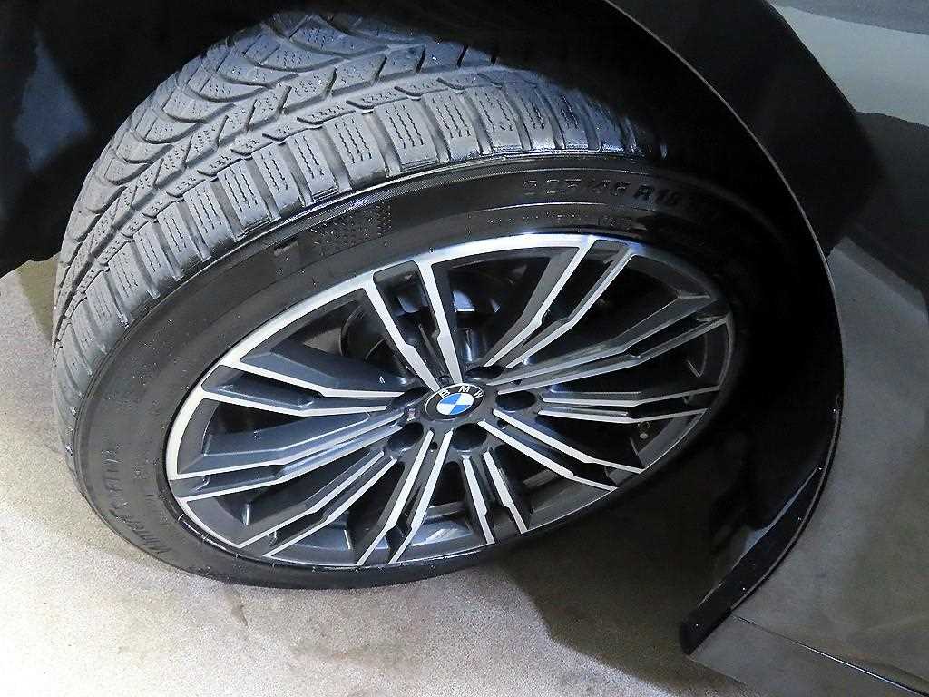 BMW 3-Series — photo 20