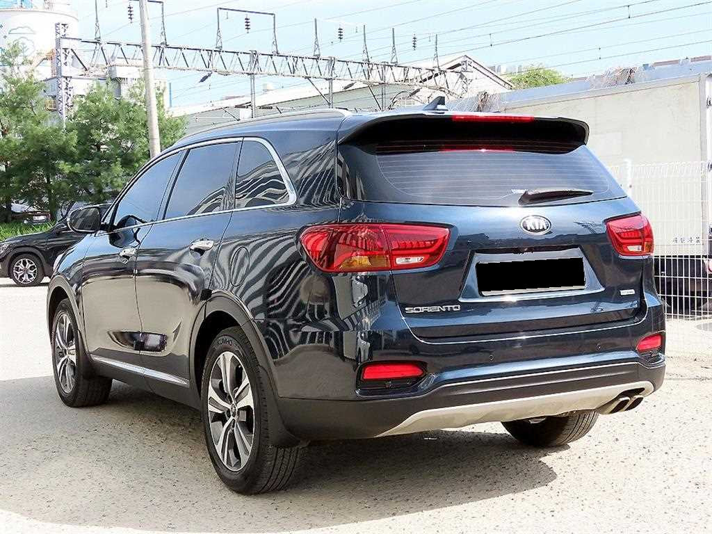 Kia Sorento — photo 03