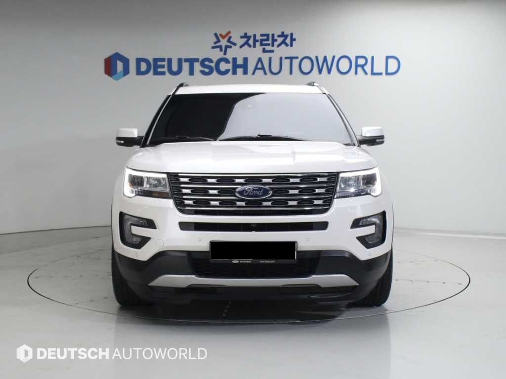 Ford Explorer — photo 03