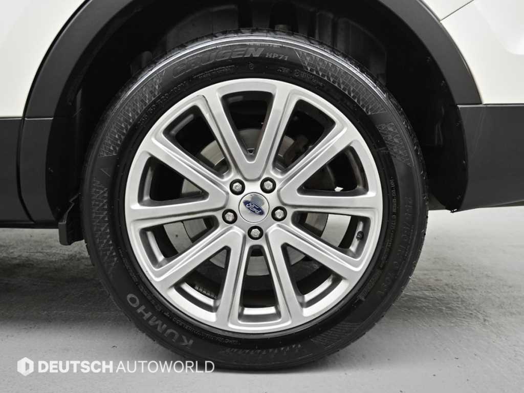 Ford Explorer — photo 05