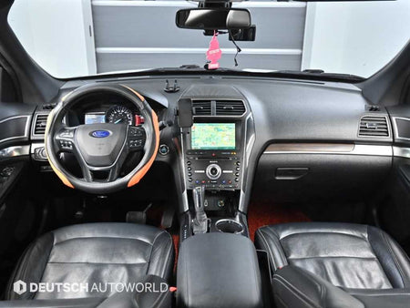 Ford Explorer — photo 07