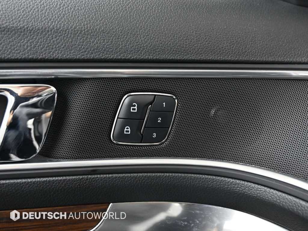 Ford Explorer — photo 16
