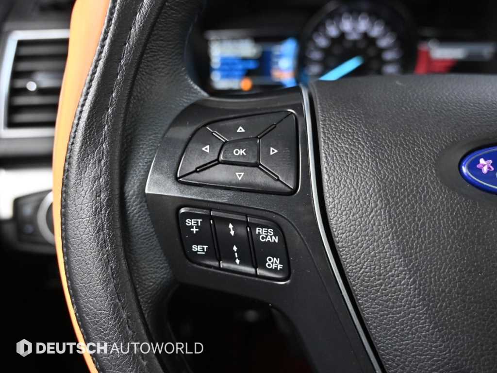 Ford Explorer — photo 17