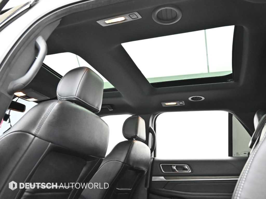 Ford Explorer — photo 18