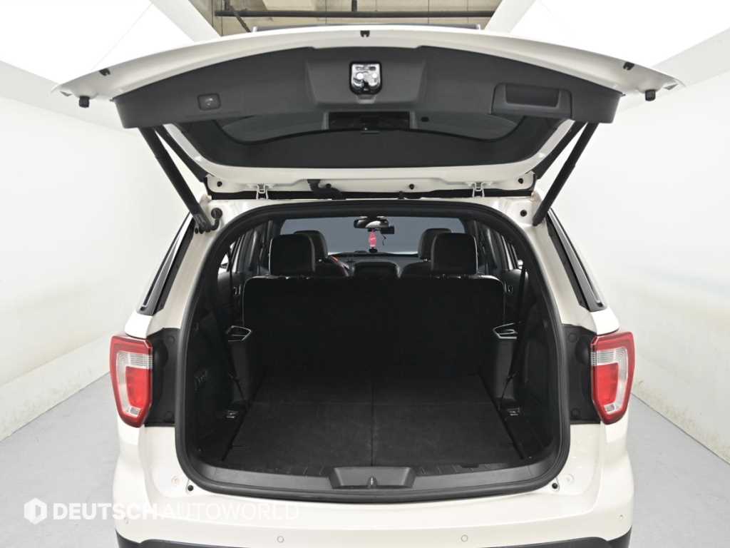 Ford Explorer — photo 19