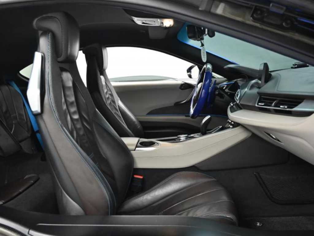 BMW i8 — photo 10