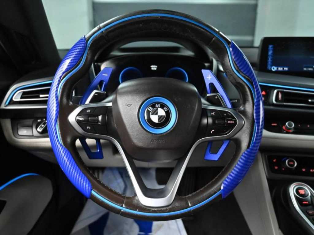 BMW i8 — photo 13