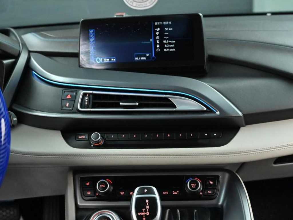 BMW i8 — photo 14