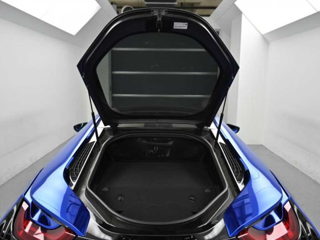 BMW i8 — photo 18