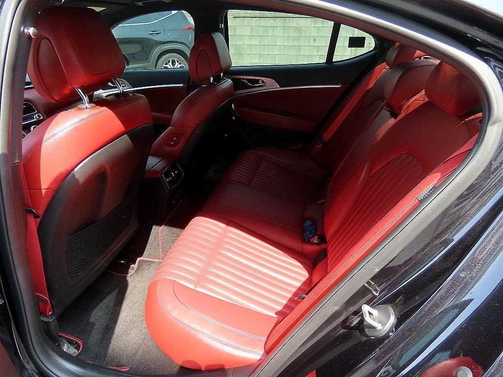 Genesis G70 — photo 06