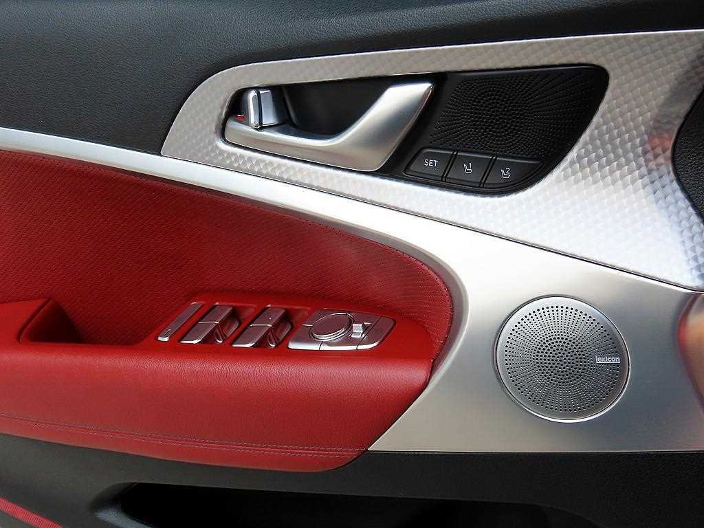 Genesis G70 — photo 12