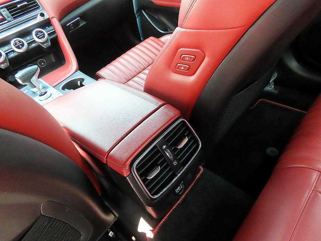 Genesis G70 — photo 17