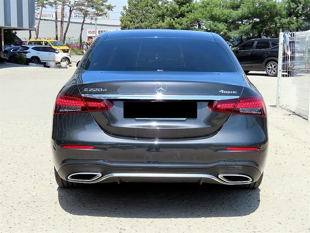 Mercedes-Benz E-Class — photo 04
