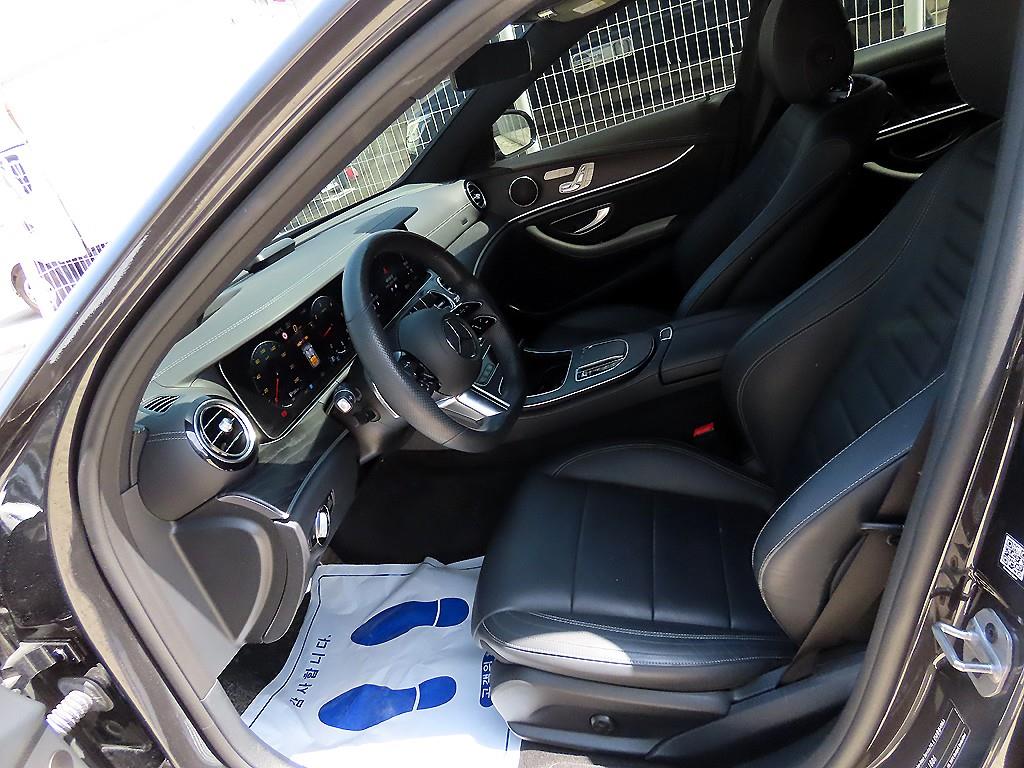 Mercedes-Benz E-Class — photo 05
