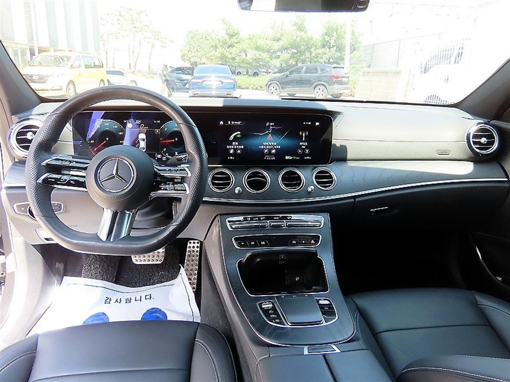 Mercedes-Benz E-Class — photo 07