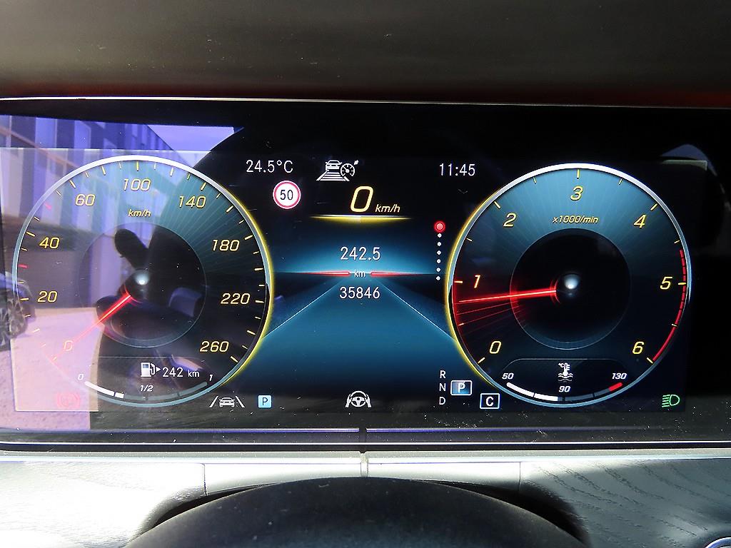 Mercedes-Benz E-Class — photo 09