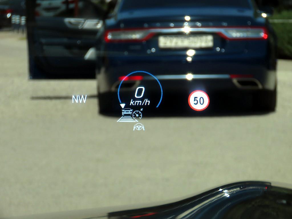 Mercedes-Benz E-Class — photo 10