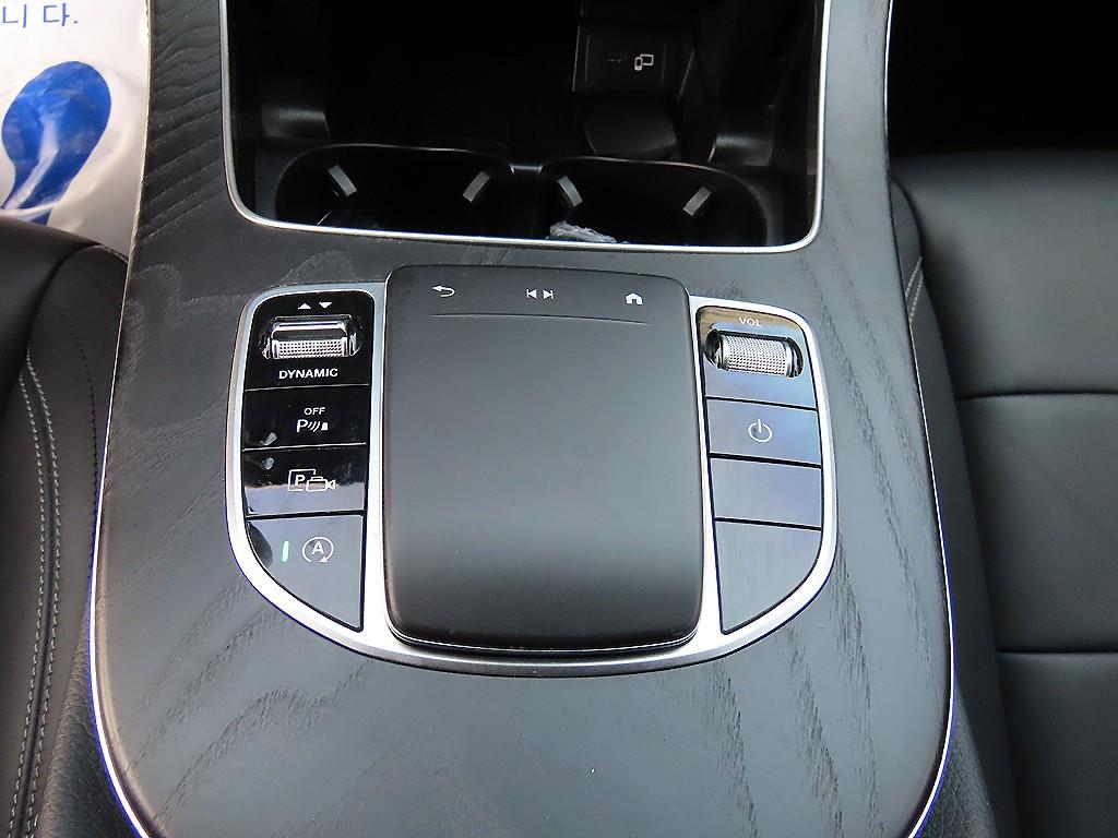 Mercedes-Benz E-Class — photo 12