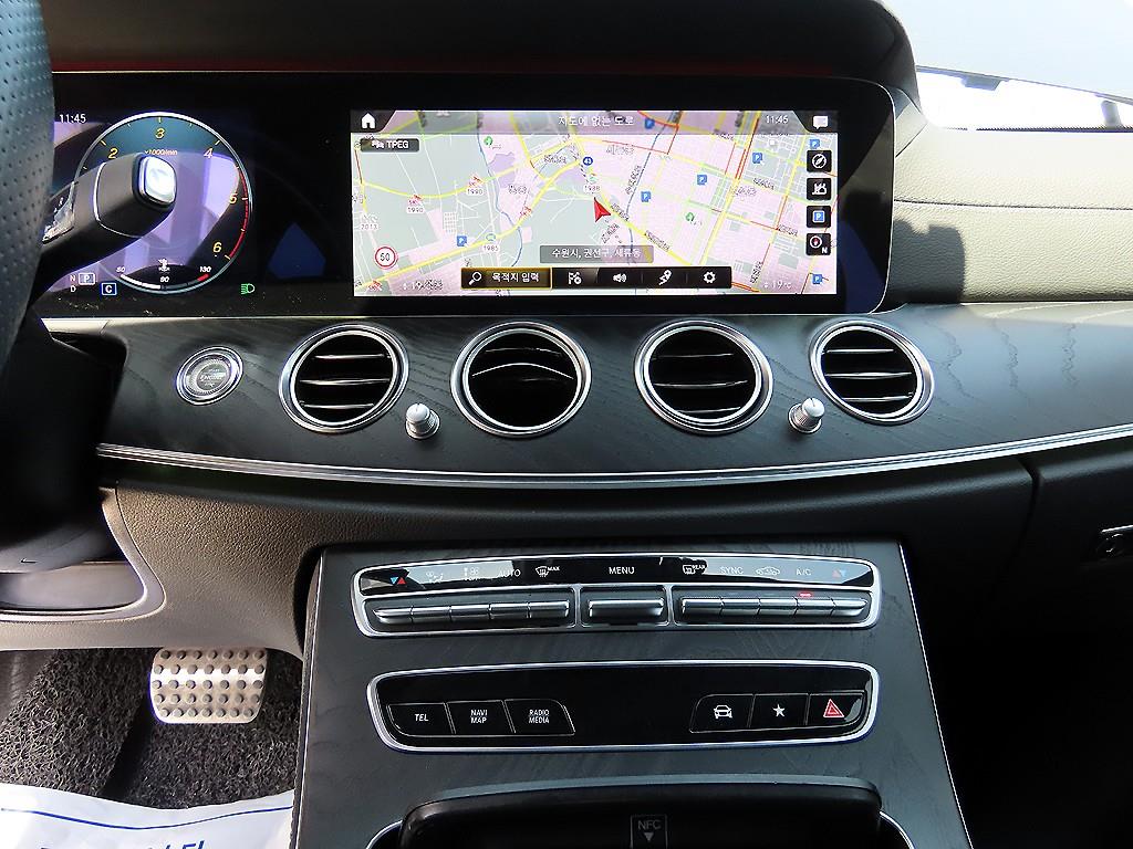 Mercedes-Benz E-Class — photo 13