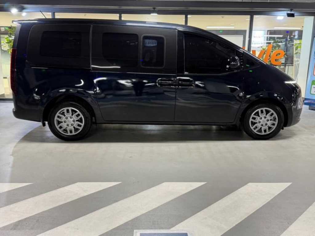 Hyundai Staria — photo 03