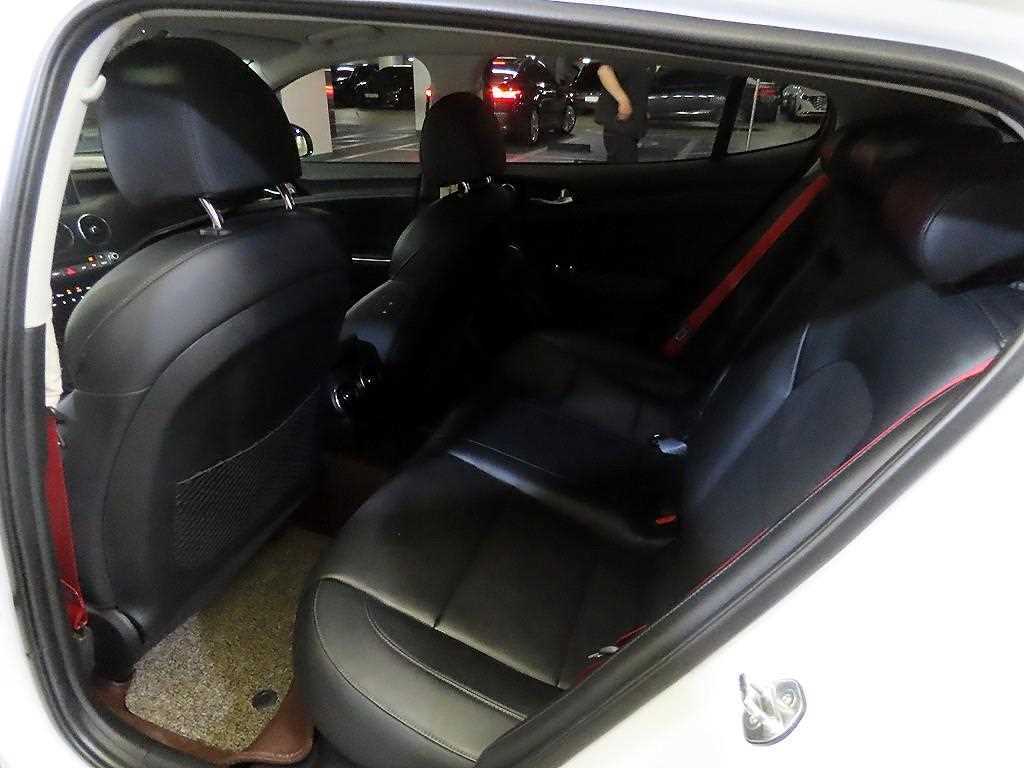 Kia Stinger — photo 07