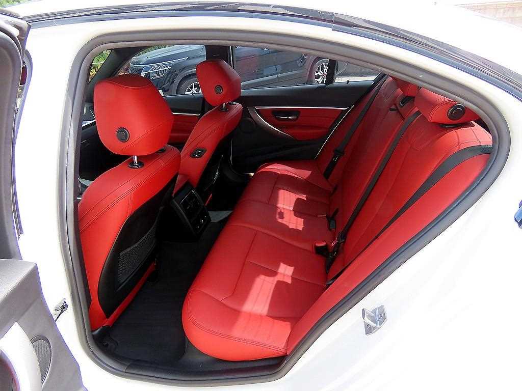 BMW 3-Series — photo 06