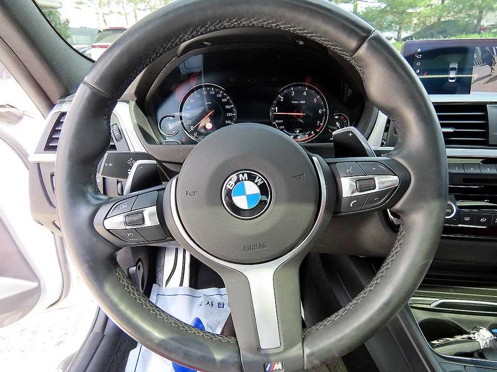 BMW 3-Series — photo 08