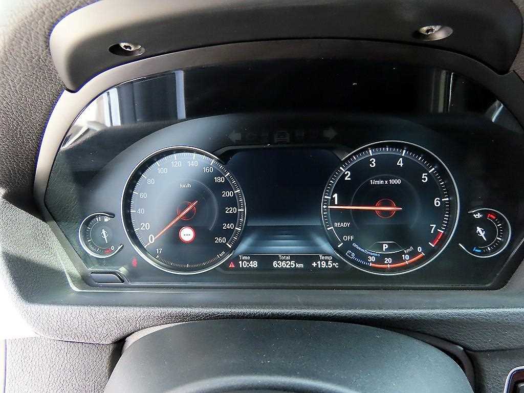BMW 3-Series — photo 09