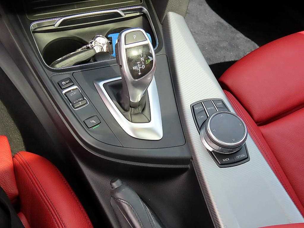 BMW 3-Series — photo 11