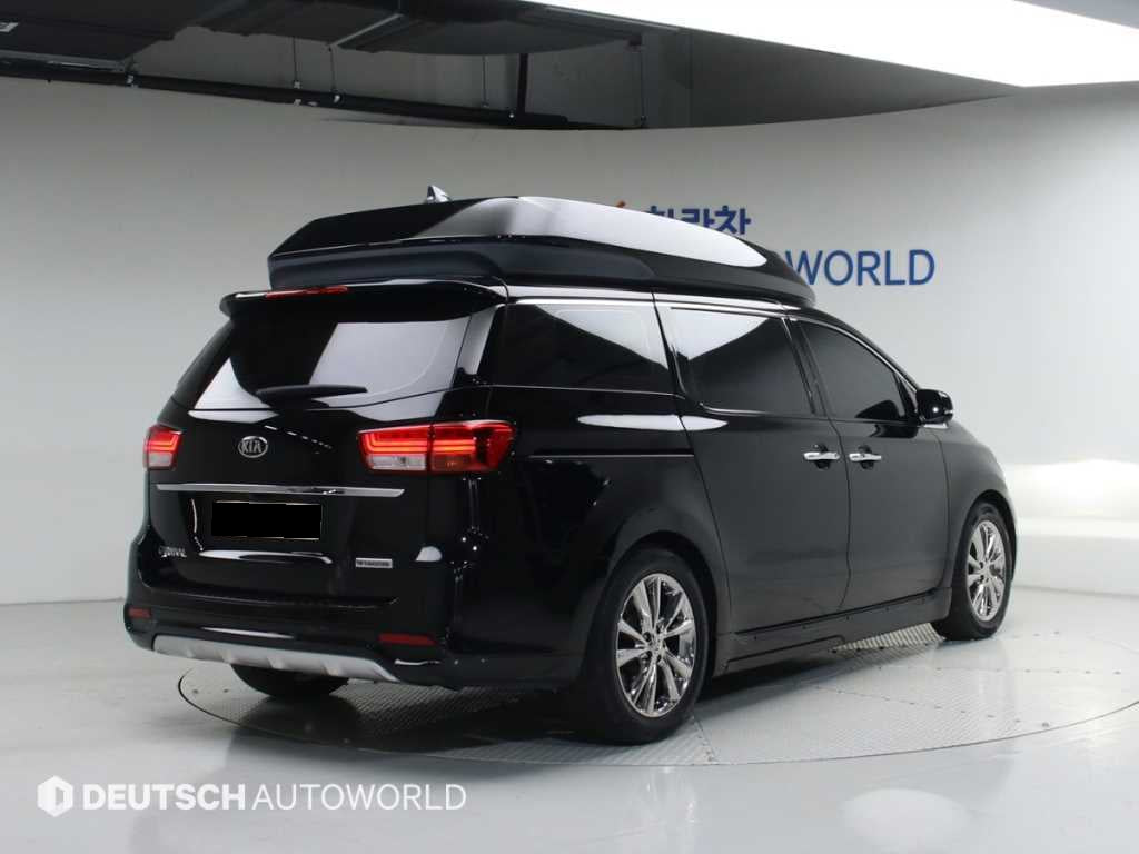 Kia Carnival — photo 02