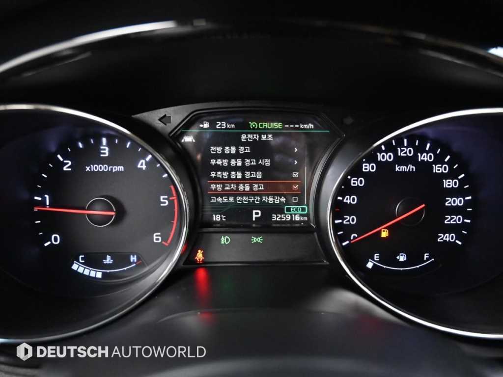 Kia Carnival — photo 08