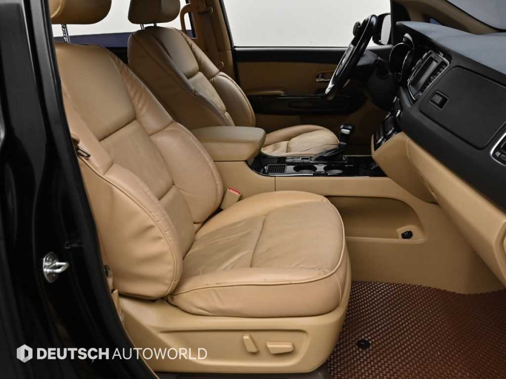 Kia Carnival — photo 10