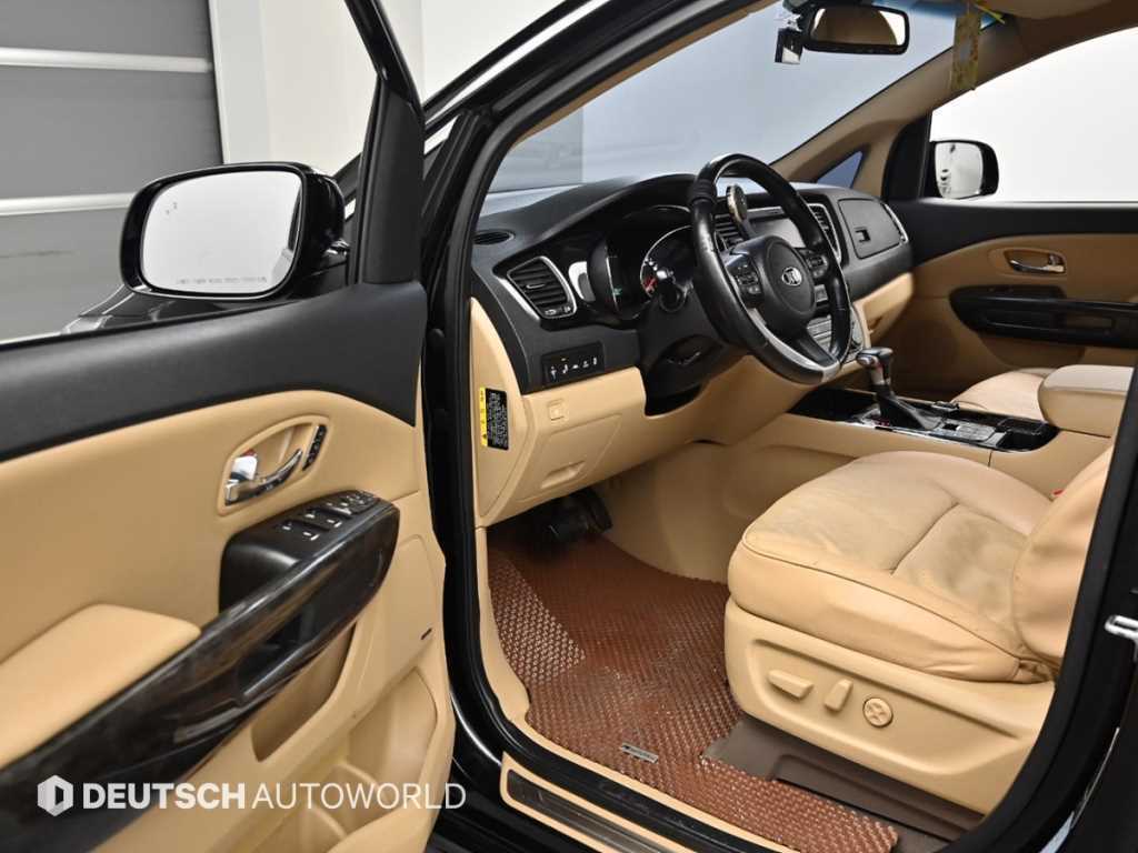 Kia Carnival — photo 11