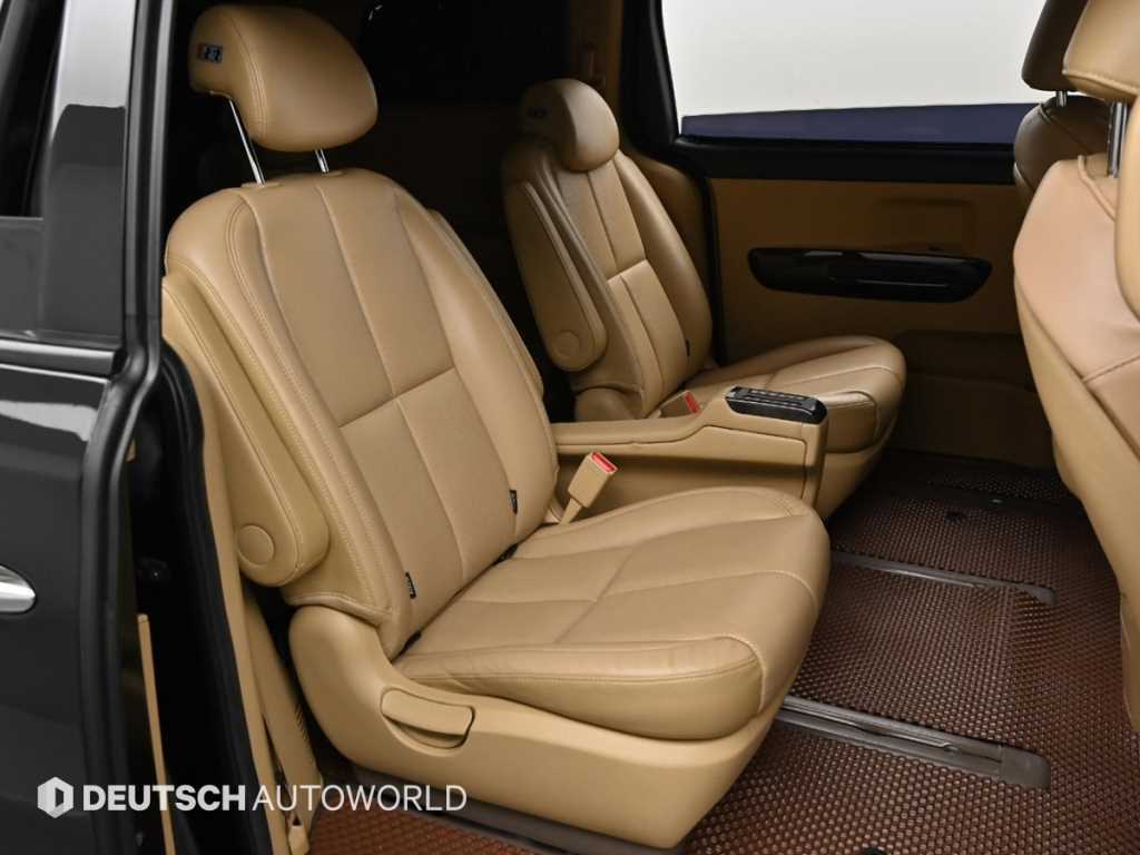 Kia Carnival — photo 12