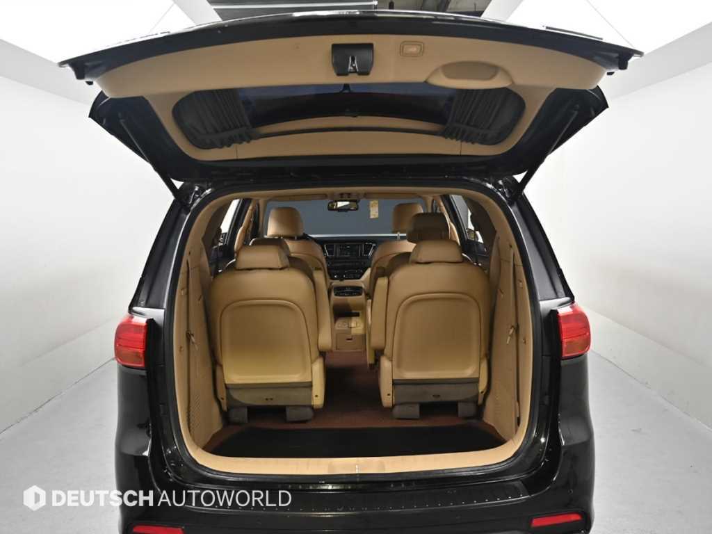 Kia Carnival — photo 19