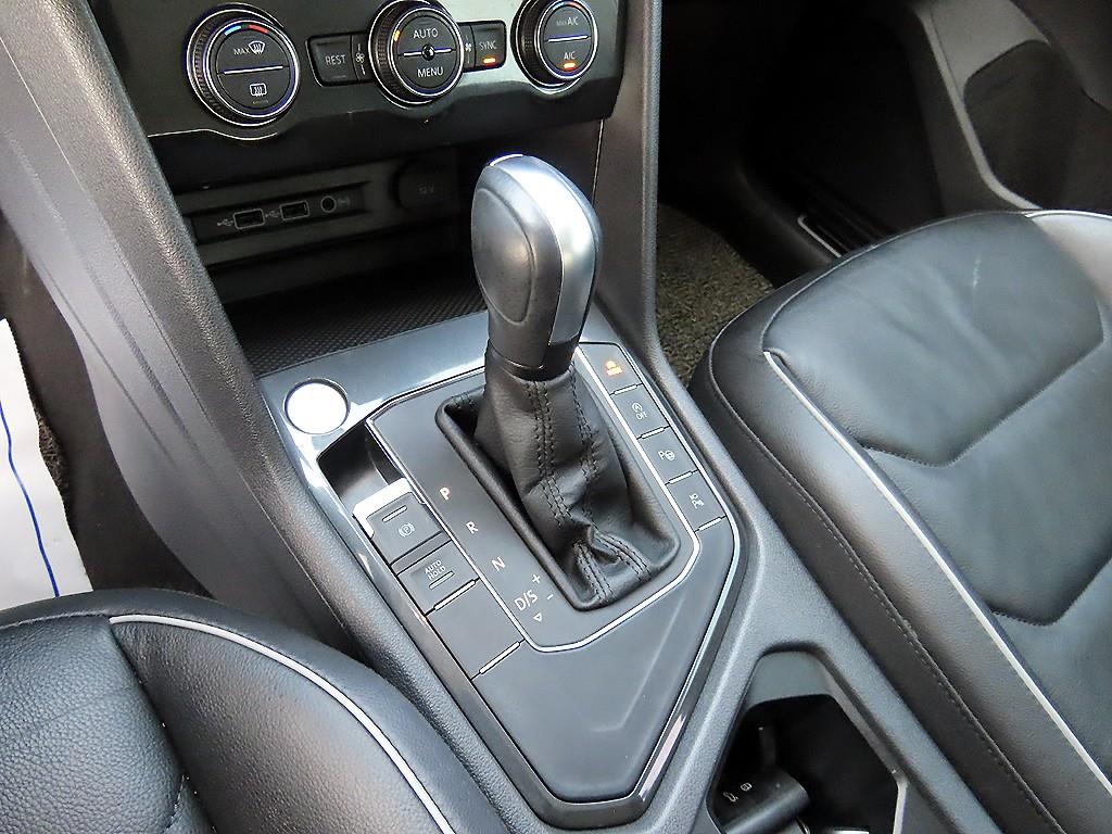 Volkswagen Tiguan — photo 11