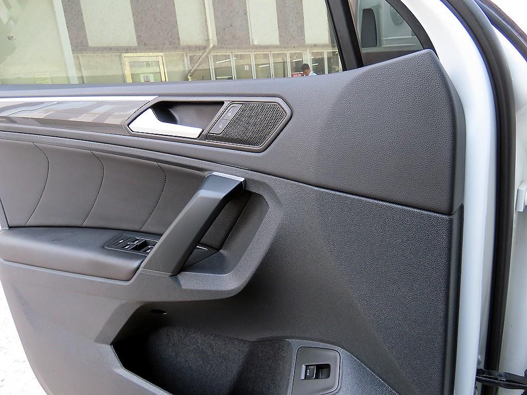 Volkswagen Tiguan — photo 12