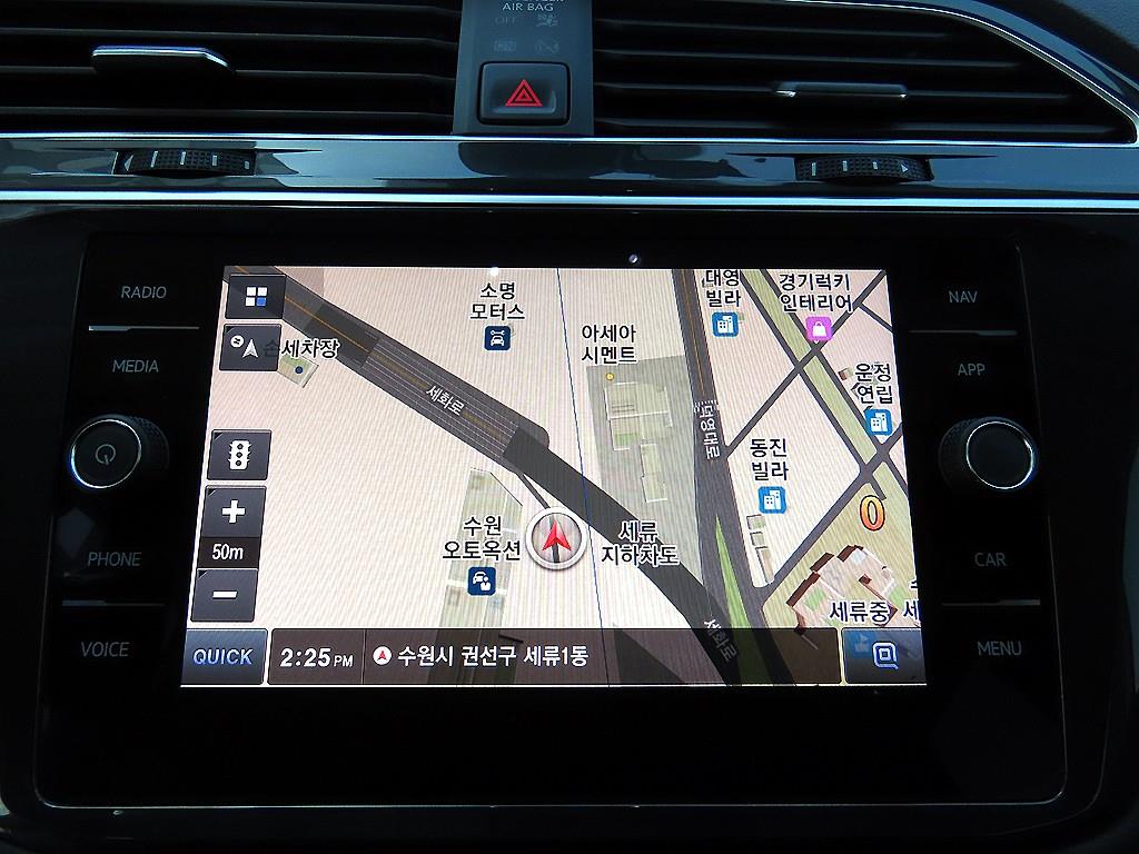 Volkswagen Tiguan — photo 14