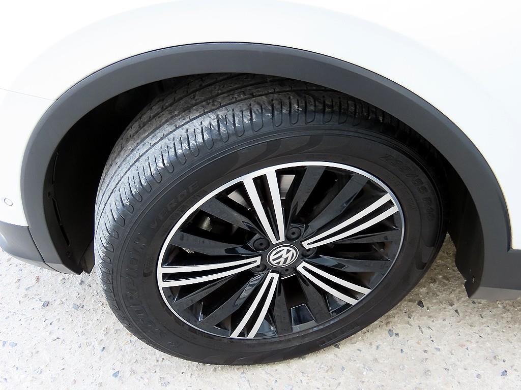 Volkswagen Tiguan — photo 20
