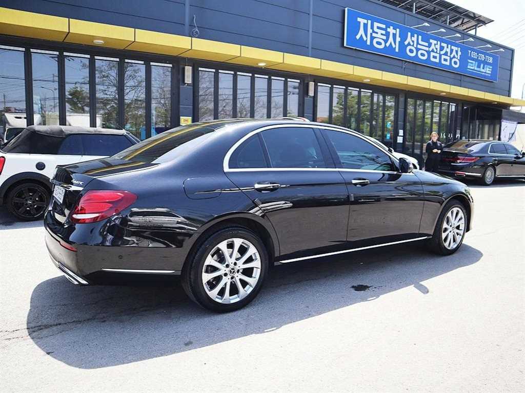 Mercedes-Benz E-Class — photo 04