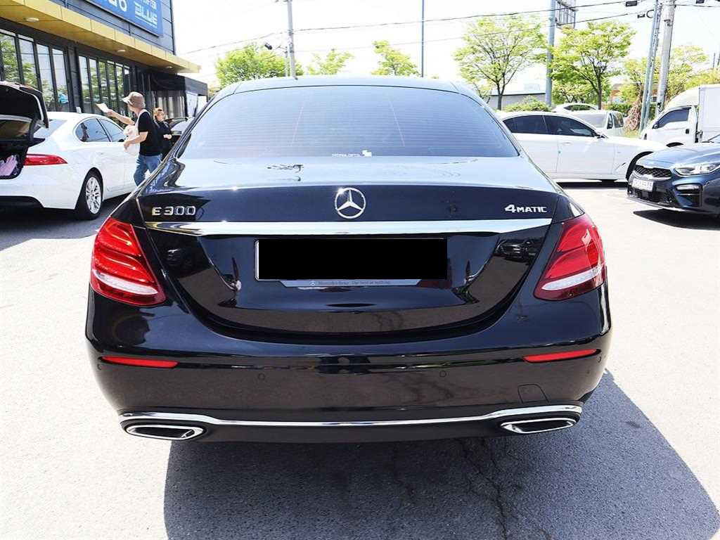 Mercedes-Benz E-Class — photo 05